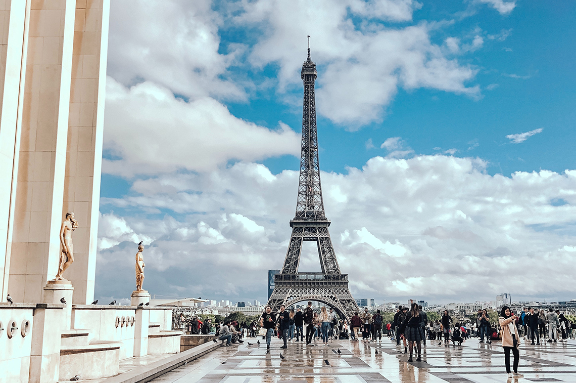 Франция возвращает оформление туристических виз