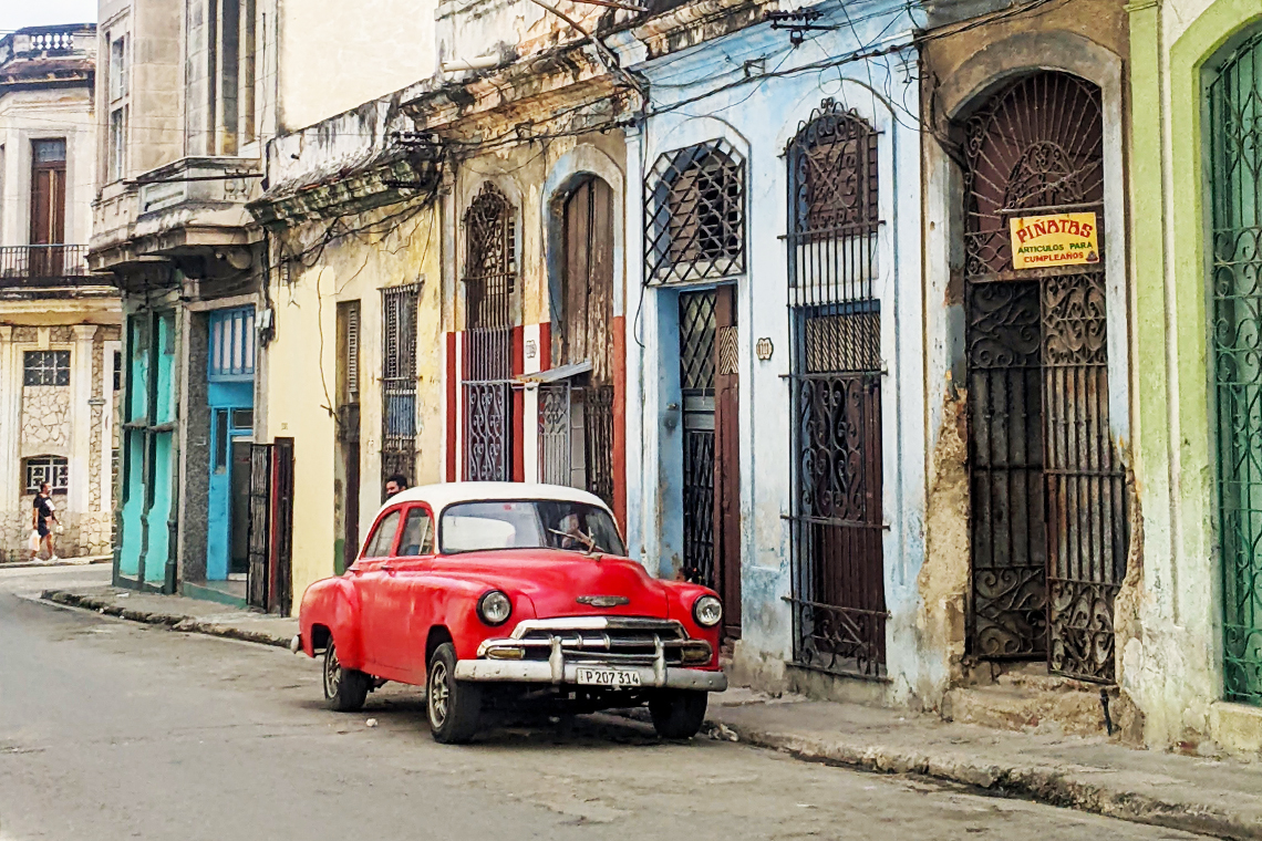На Кубе начнут принимать карты "МИР"